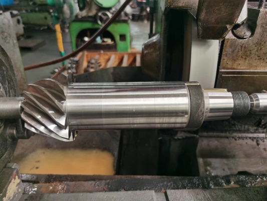 Precision Transmission Gears Carburizing 62 HRC Grinding Spiral Bevel Gear Shaft