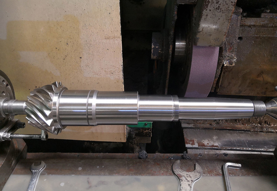 Right Hand Spiral Bevel Gear Shaft 6.5 Module 503mm Length