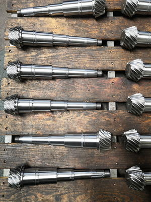 Right Hand Spiral Bevel Gear Shaft 6.5 Module 503mm Length