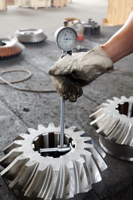 16.477 Module Steel Spiral Bevel Gears With Internal Rectangular Spline