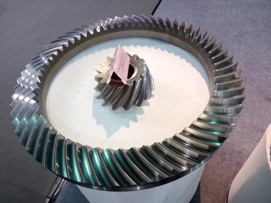 Power Skiving Pinion Spiral Bevel Gear 18CrNiMo7 Steel Gleason Type