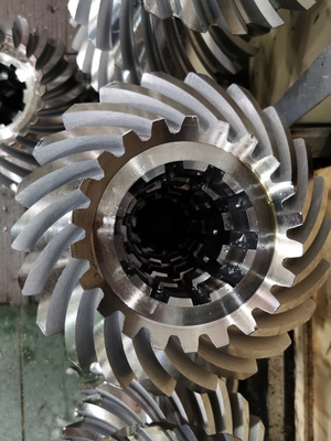 20 Teeth Spiral Bevel Gears Carburizing 2.5 Axial Pitch 58 - 62 HRC