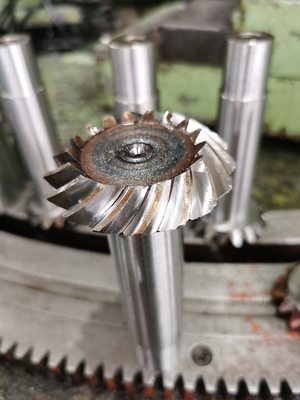 20 Teeth Spiral Bevel Gears With Axial Pitch 2.5 60mm Hole Diameter