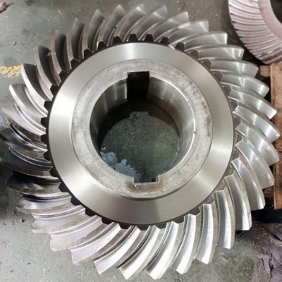 Gear Teeth Grinding Spiral Bevel Gear Set AGMA 10-11 Grade
