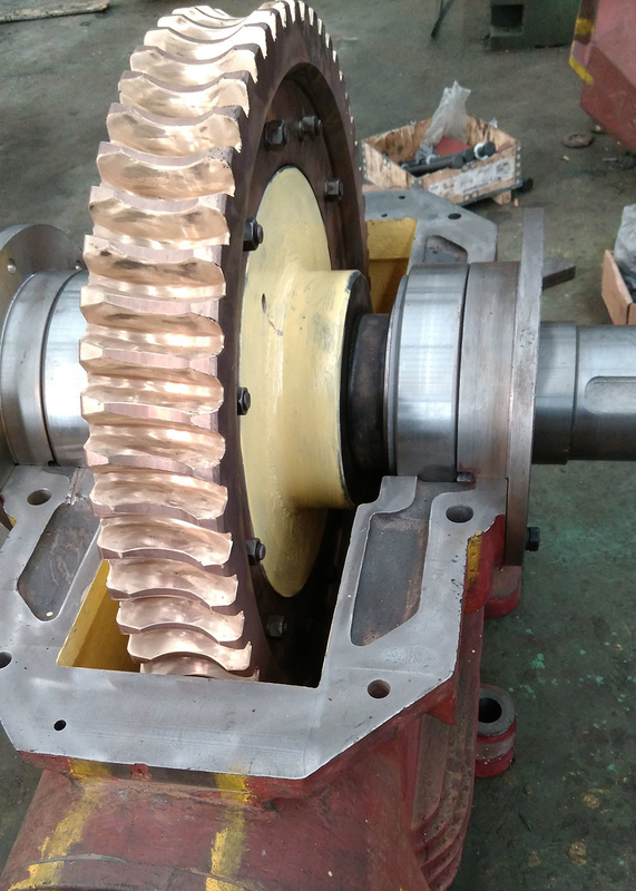 350KG Worm Shaft Grinding Worm Gear Set Speed Reducer Ratio 55