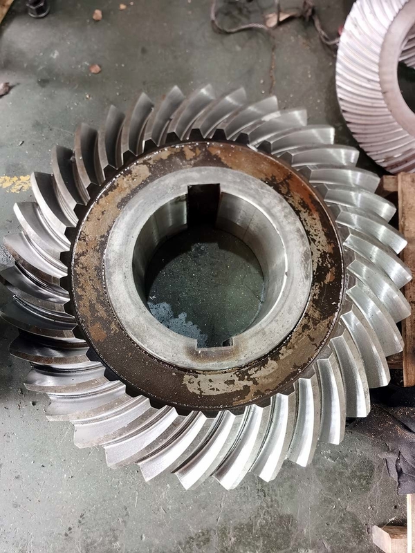 Gear Teeth Grinding Spiral Bevel Gear Set AGMA 10-11 Grade