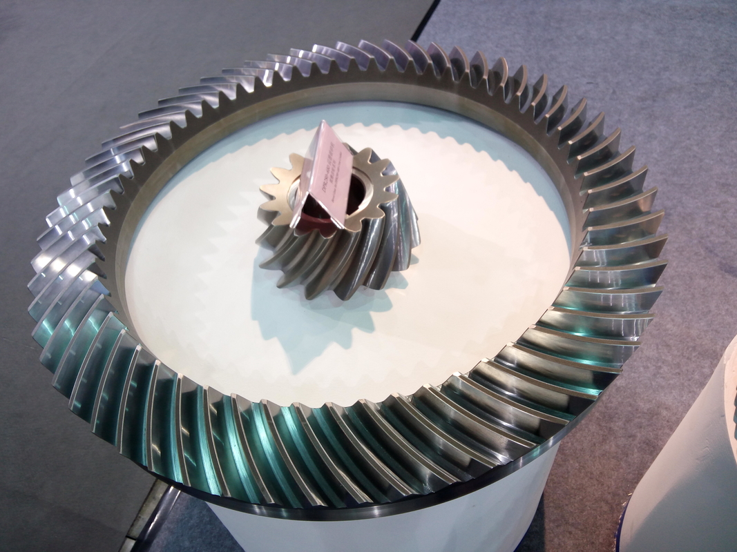 Power Skiving Pinion Spiral Bevel Gear 18CrNiMo7 Steel Gleason Type