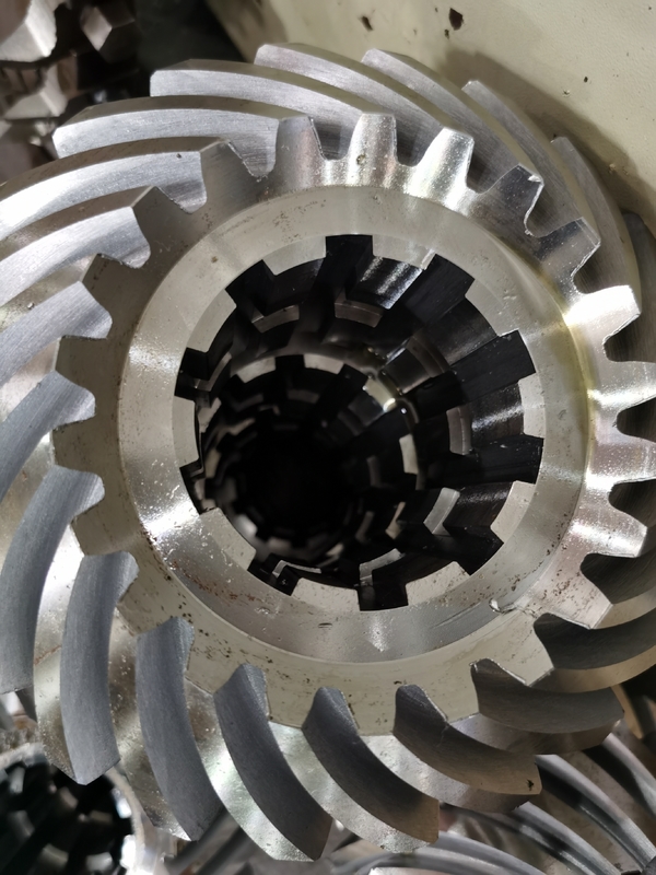20 Teeth Spiral Bevel Gears Carburizing 2.5 Axial Pitch 58 - 62 HRC