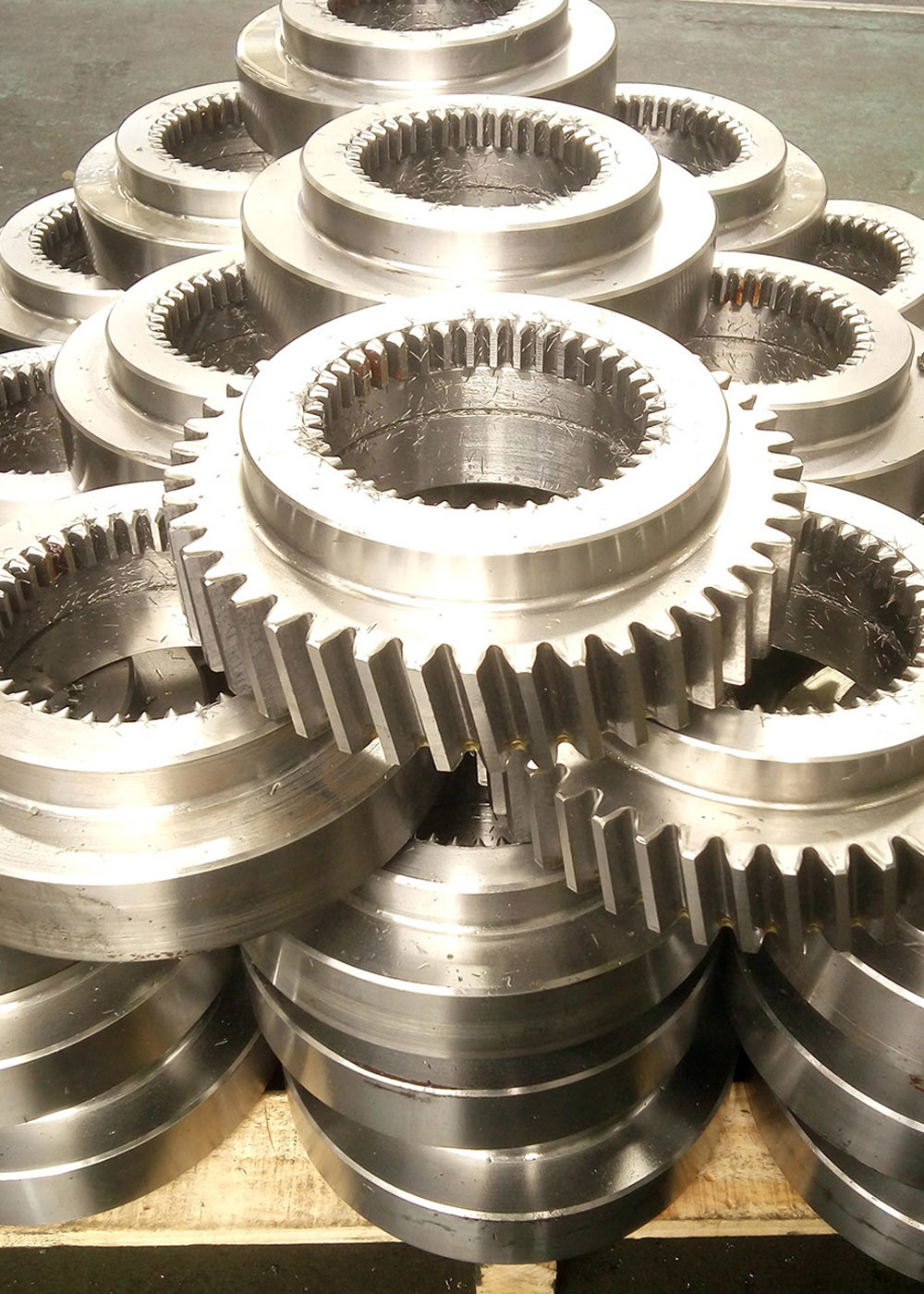 External Helical Cut Gears With Internal Spur Gear Involute Splines