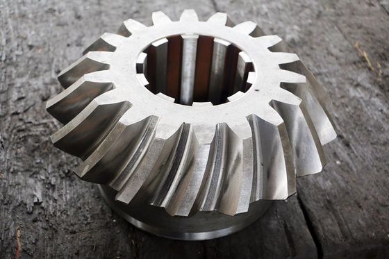 16.477 Module Steel Spiral Bevel Gears With Internal Rectangular Spline