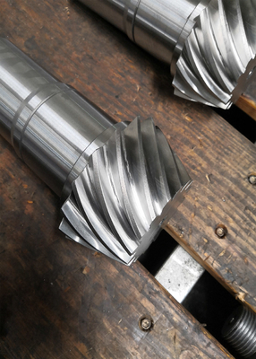 6.5 Module Gleason Type Spiral Bevel Gear Grinding Transmission Pinion Shaft